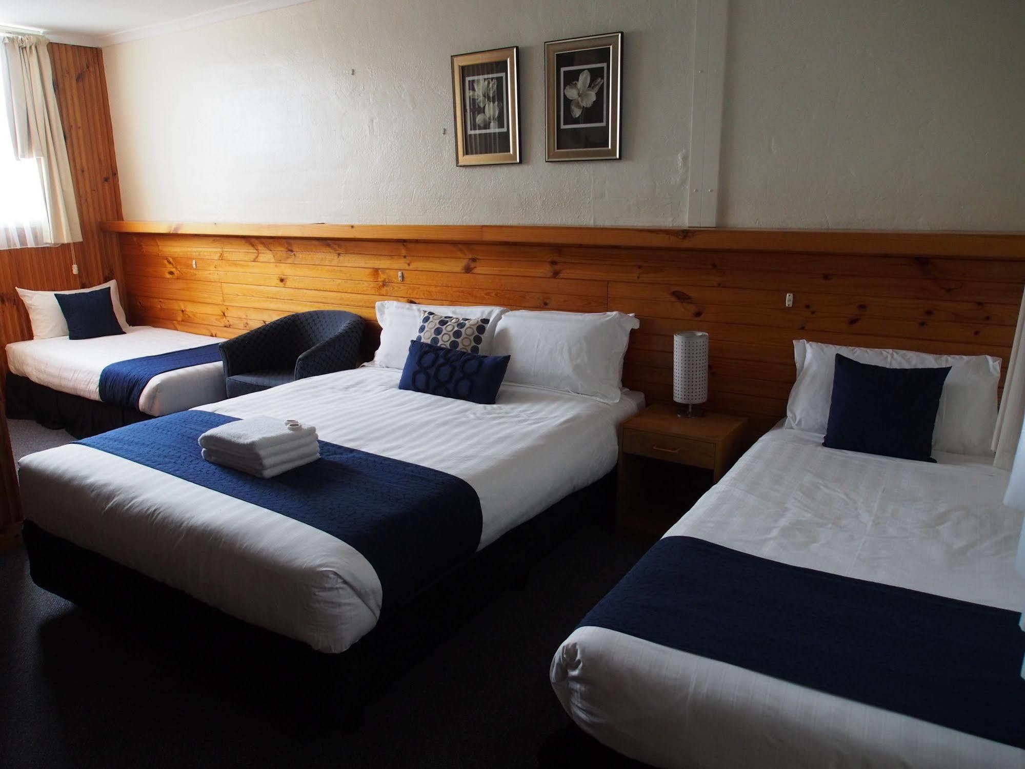 Majestic Motel Хоршам Экстерьер фото